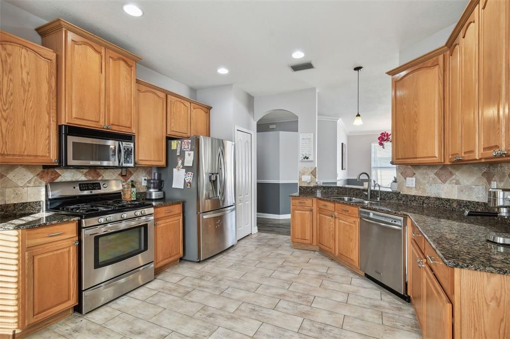 En Venta: $650,000 (3 camas, 2 baños, 2676 Pies cuadrados)