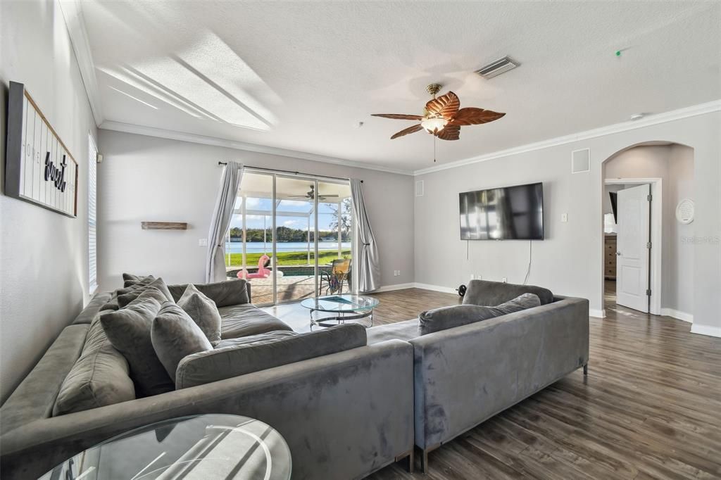 En Venta: $650,000 (3 camas, 2 baños, 2676 Pies cuadrados)