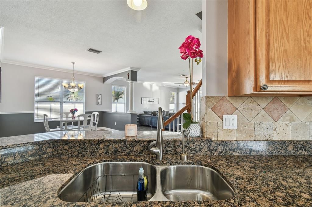 En Venta: $650,000 (3 camas, 2 baños, 2676 Pies cuadrados)