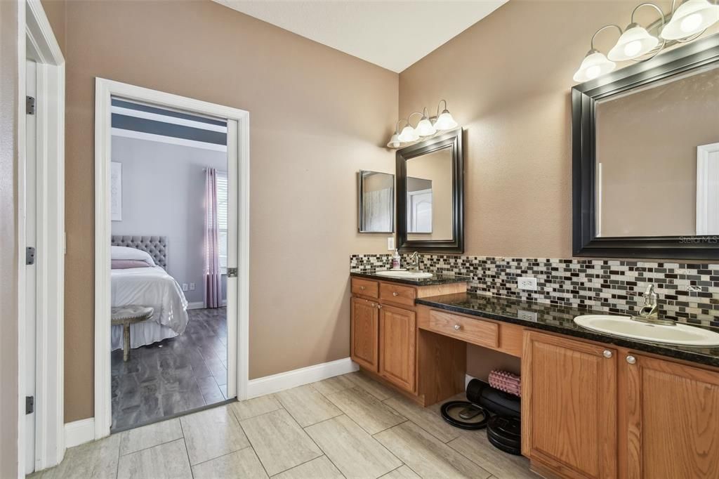 En Venta: $650,000 (3 camas, 2 baños, 2676 Pies cuadrados)