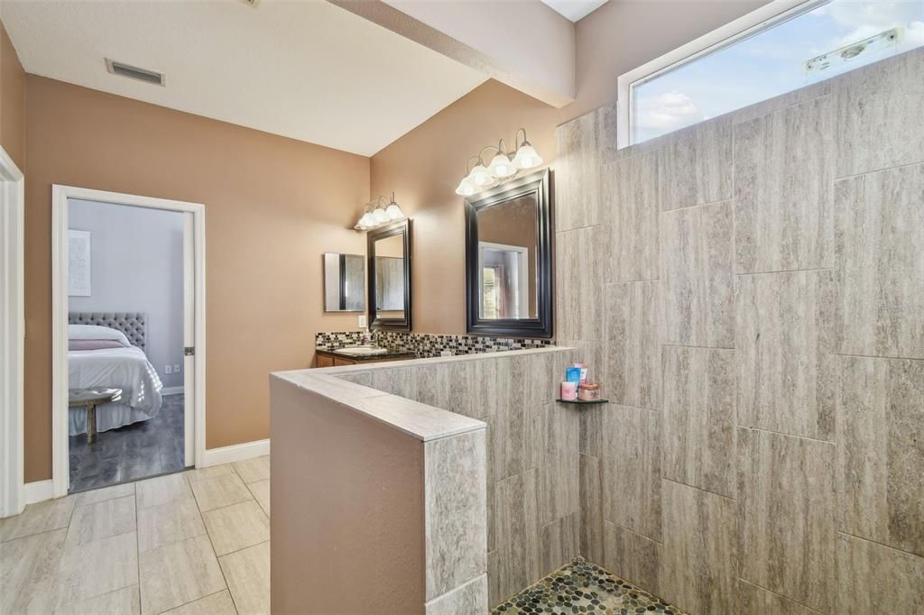 En Venta: $650,000 (3 camas, 2 baños, 2676 Pies cuadrados)