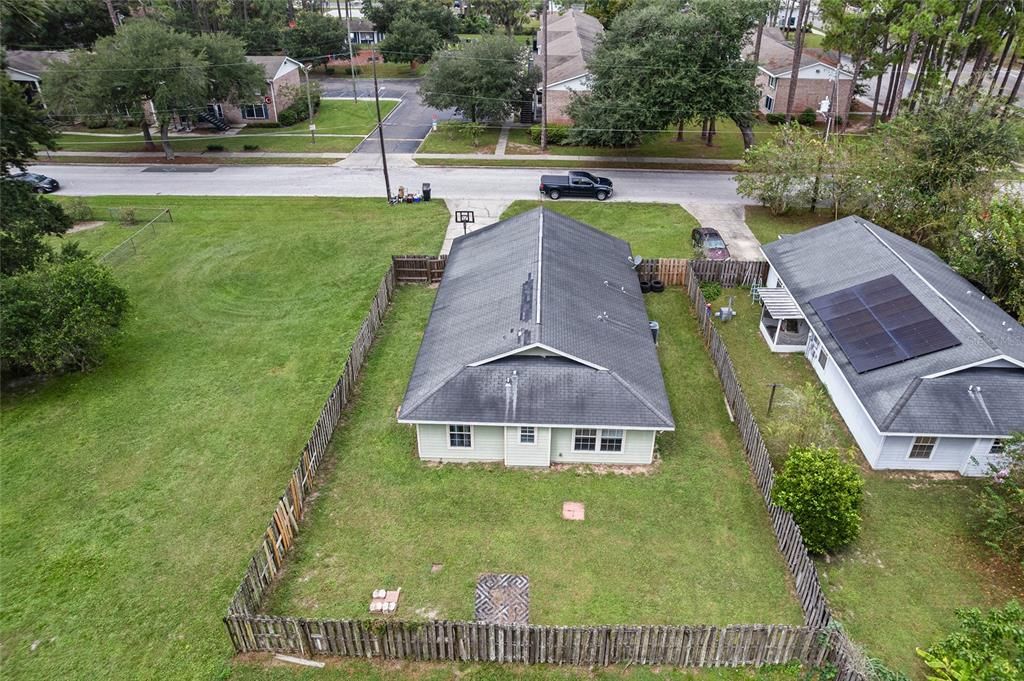 合同活跃: $180,000 (4 贝兹, 2 浴室, 1618 平方英尺)