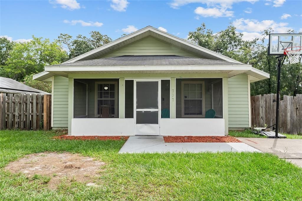 合同活跃: $180,000 (4 贝兹, 2 浴室, 1618 平方英尺)