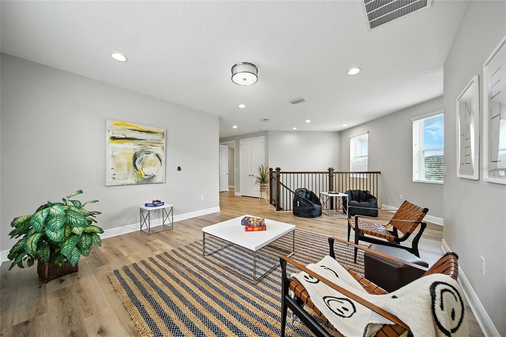 合同活跃: $825,000 (5 贝兹, 5 浴室, 4094 平方英尺)