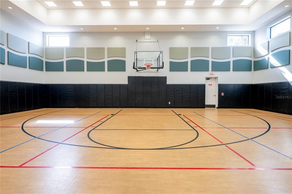 合同活跃: $825,000 (5 贝兹, 5 浴室, 4094 平方英尺)