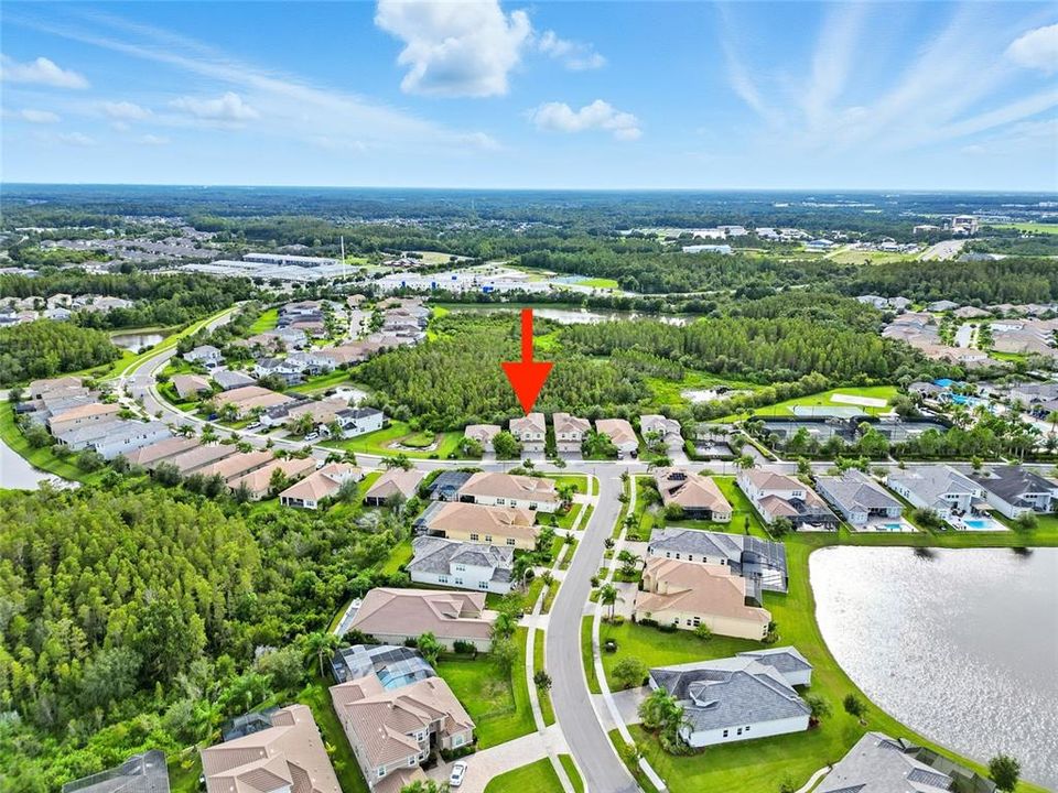 合同活跃: $825,000 (5 贝兹, 5 浴室, 4094 平方英尺)