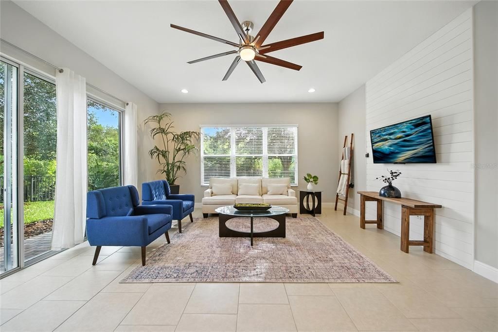 合同活跃: $825,000 (5 贝兹, 5 浴室, 4094 平方英尺)