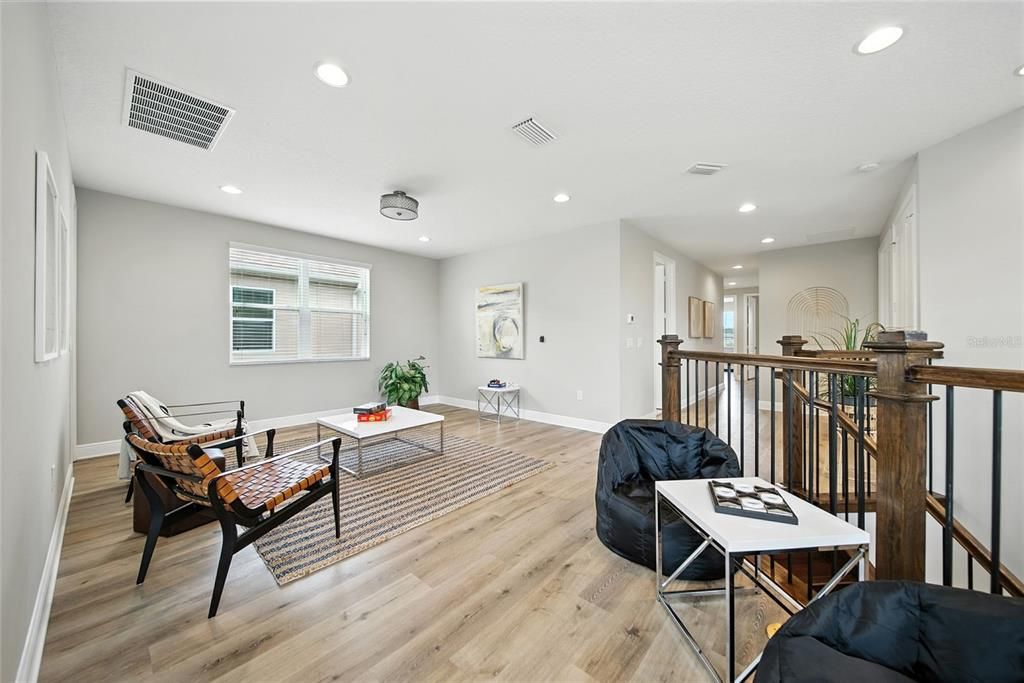 合同活跃: $825,000 (5 贝兹, 5 浴室, 4094 平方英尺)