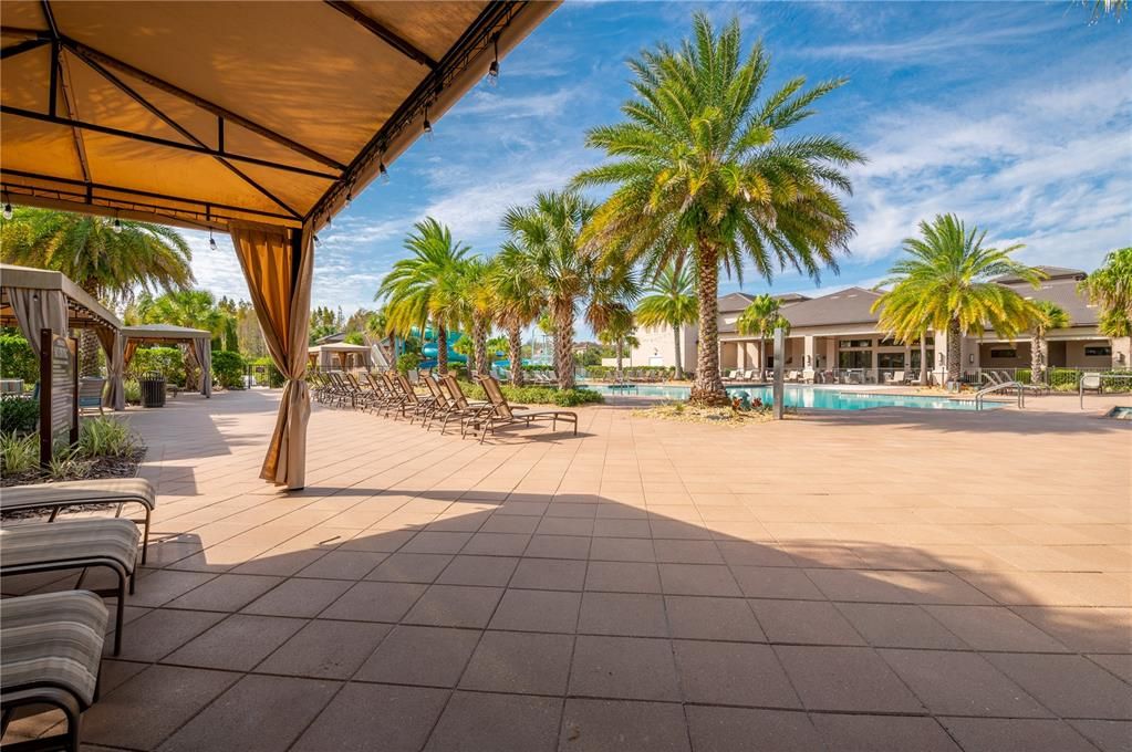 合同活跃: $825,000 (5 贝兹, 5 浴室, 4094 平方英尺)