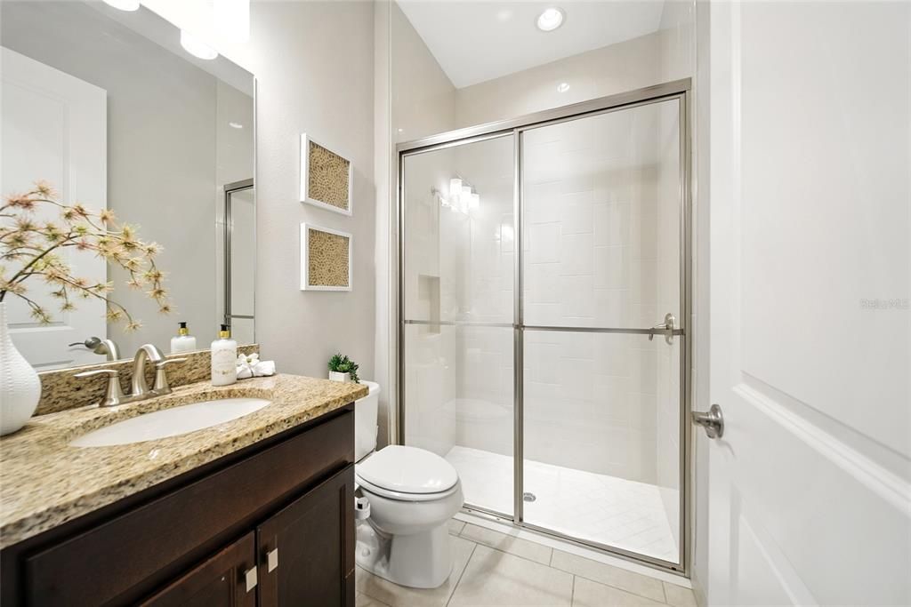 合同活跃: $825,000 (5 贝兹, 5 浴室, 4094 平方英尺)