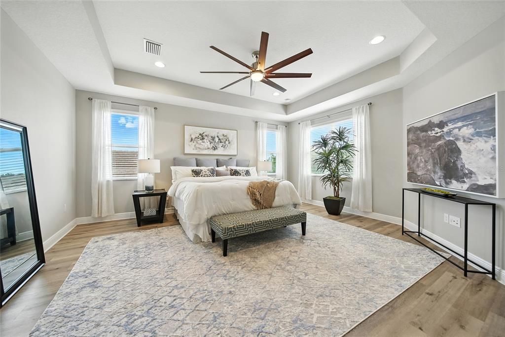 合同活跃: $825,000 (5 贝兹, 5 浴室, 4094 平方英尺)