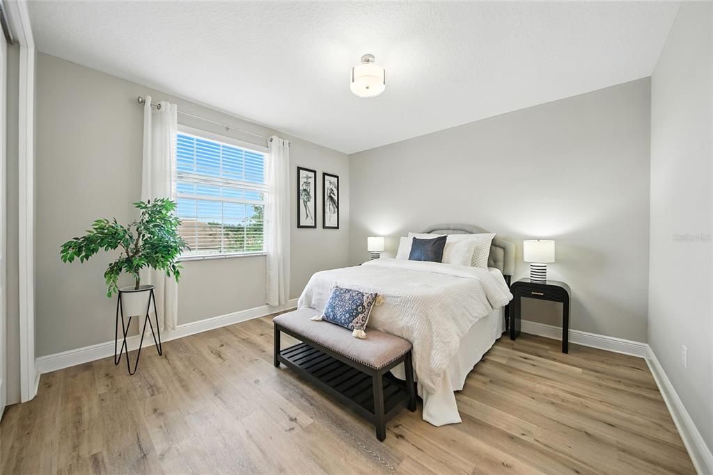 合同活跃: $825,000 (5 贝兹, 5 浴室, 4094 平方英尺)