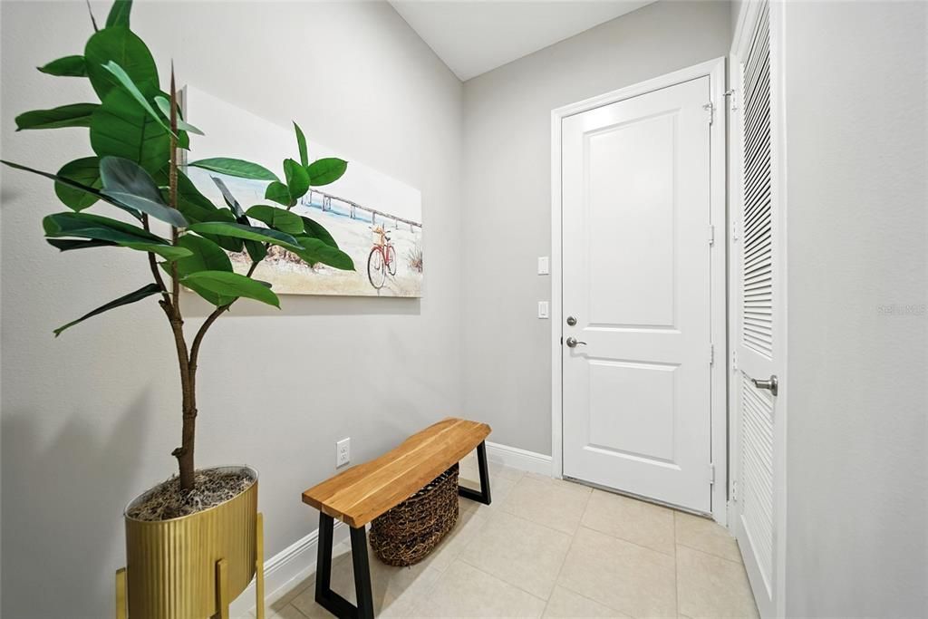 合同活跃: $825,000 (5 贝兹, 5 浴室, 4094 平方英尺)