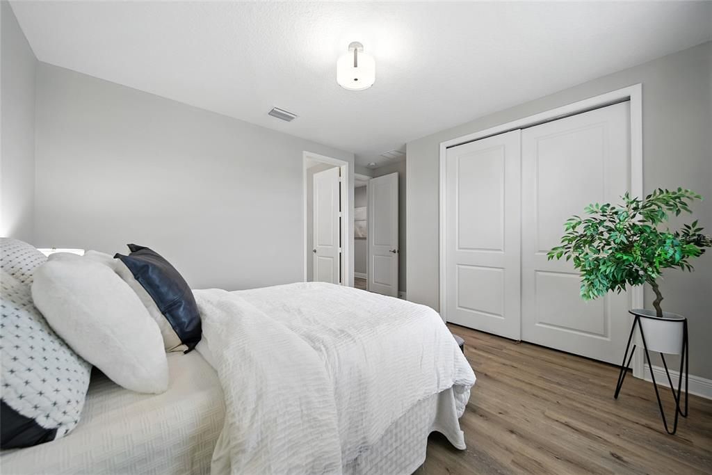 合同活跃: $825,000 (5 贝兹, 5 浴室, 4094 平方英尺)