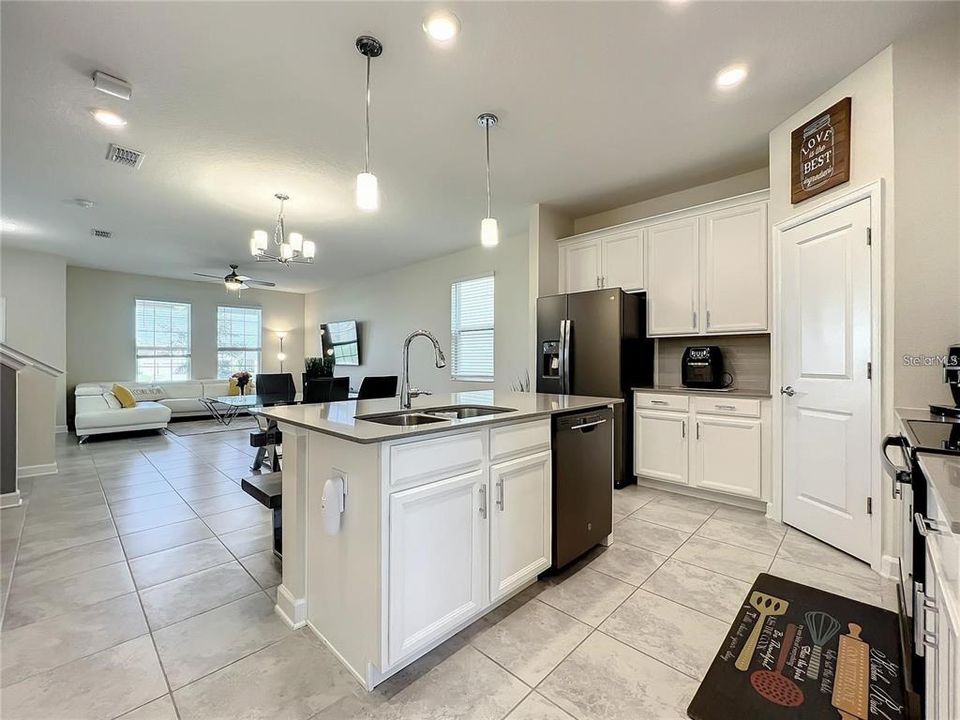 Active With Contract: $3,000 (4 beds, 3 baths, 2042 Square Feet)