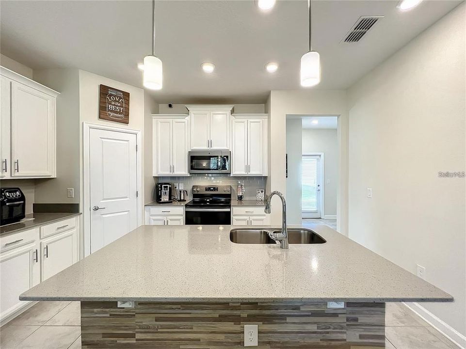 Active With Contract: $3,000 (4 beds, 3 baths, 2042 Square Feet)