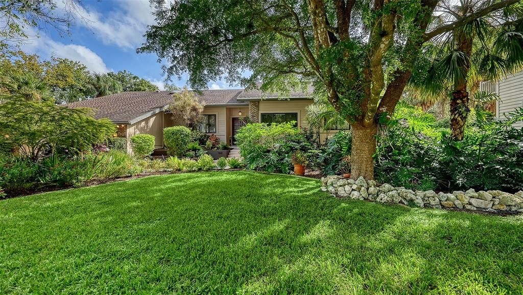 For Sale: $925,000 (5 beds, 3 baths, 2969 Square Feet)