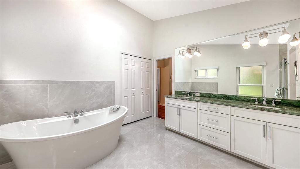 For Sale: $925,000 (5 beds, 3 baths, 2969 Square Feet)