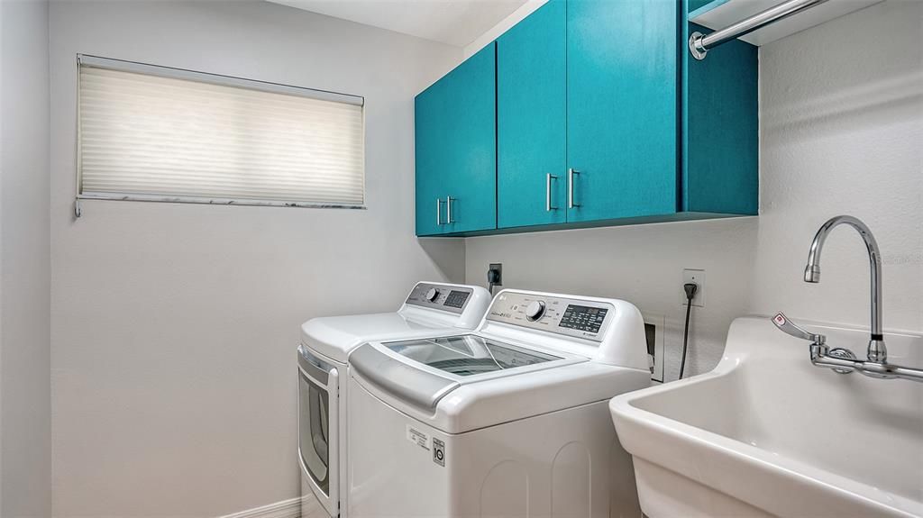 For Sale: $925,000 (5 beds, 3 baths, 2969 Square Feet)