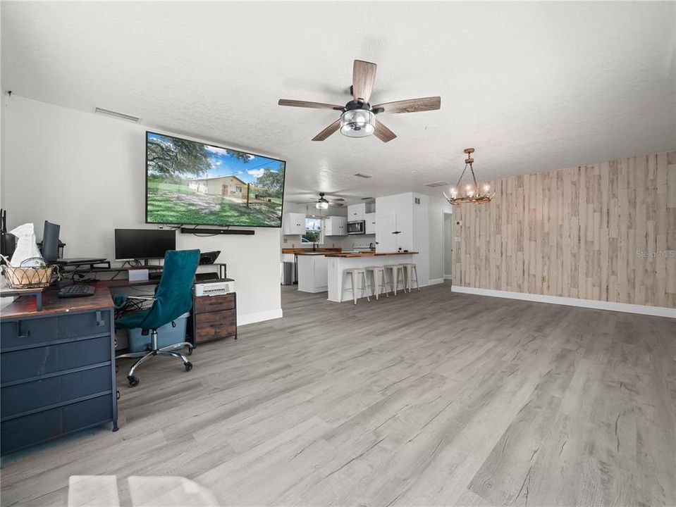 For Sale: $425,000 (3 beds, 2 baths, 1284 Square Feet)