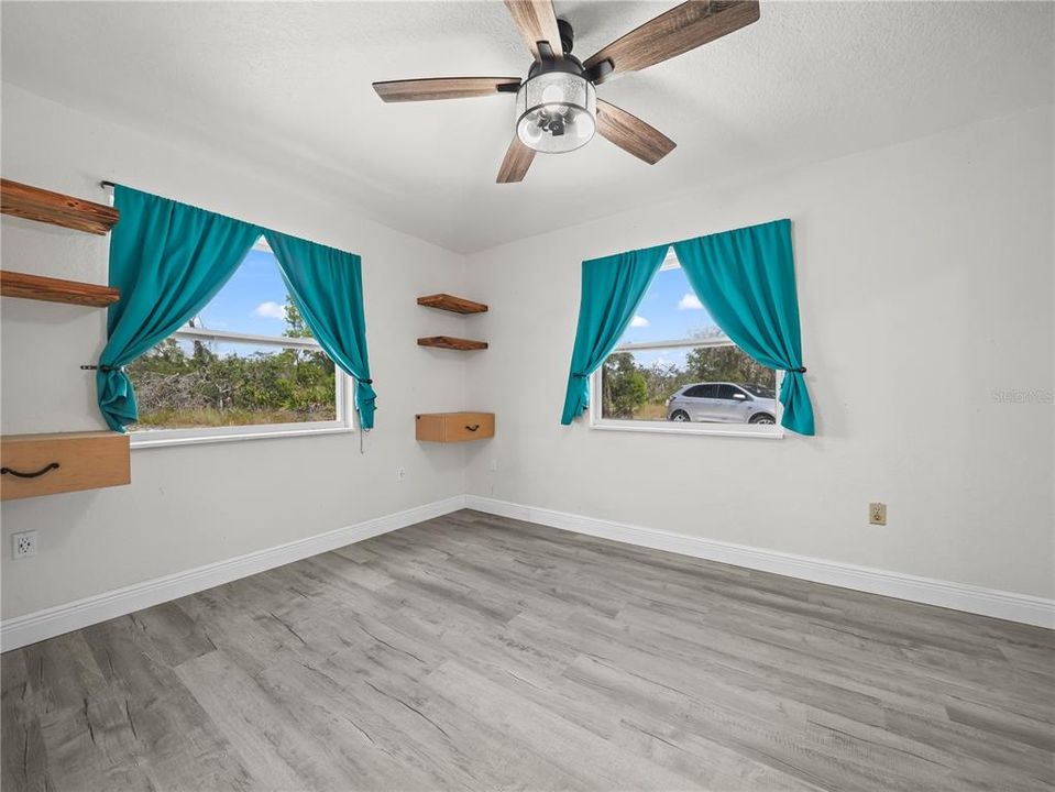 For Sale: $425,000 (3 beds, 2 baths, 1284 Square Feet)