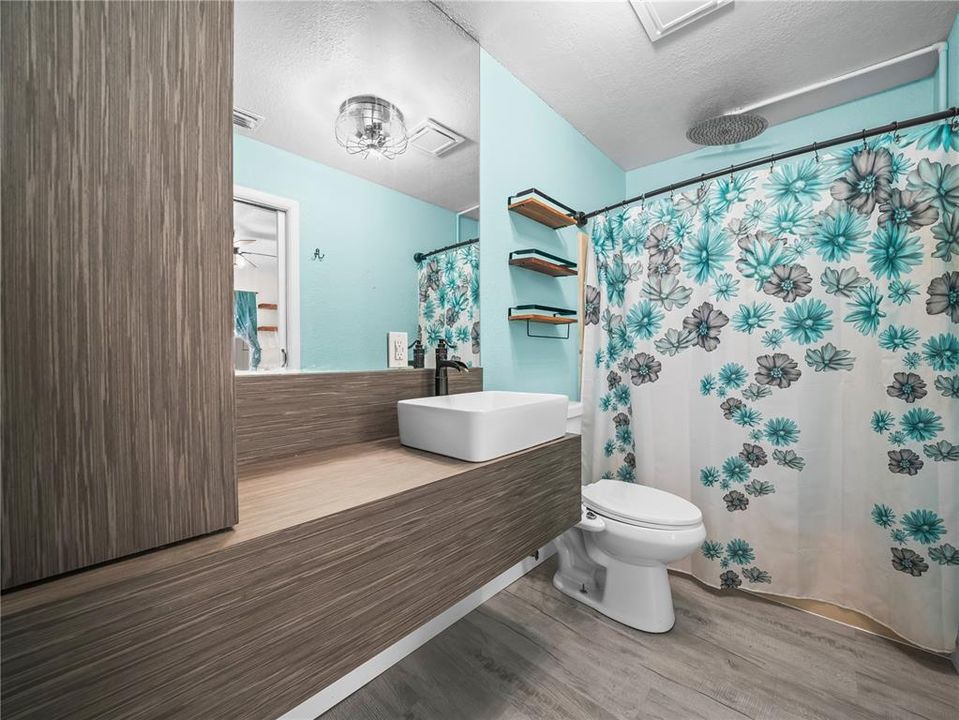 For Sale: $425,000 (3 beds, 2 baths, 1284 Square Feet)