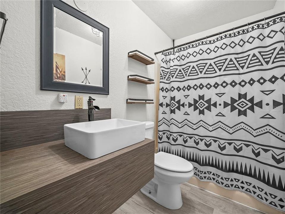 For Sale: $425,000 (3 beds, 2 baths, 1284 Square Feet)