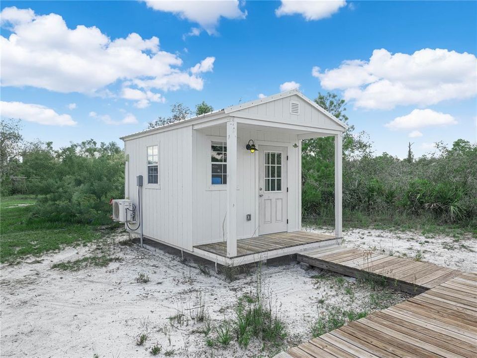 For Sale: $425,000 (3 beds, 2 baths, 1284 Square Feet)