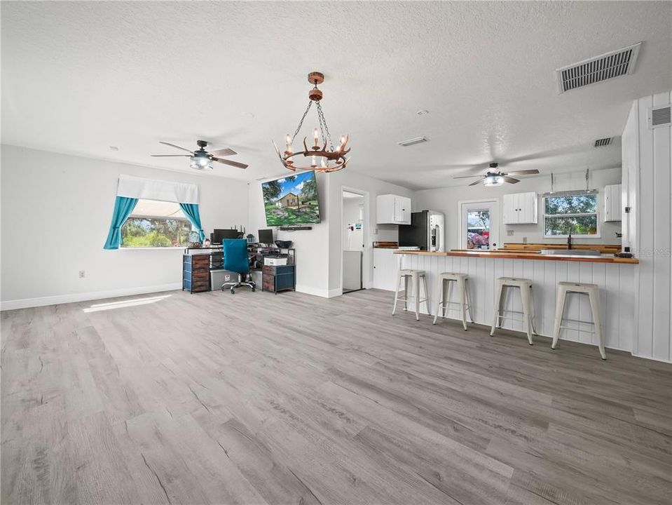 For Sale: $425,000 (3 beds, 2 baths, 1284 Square Feet)