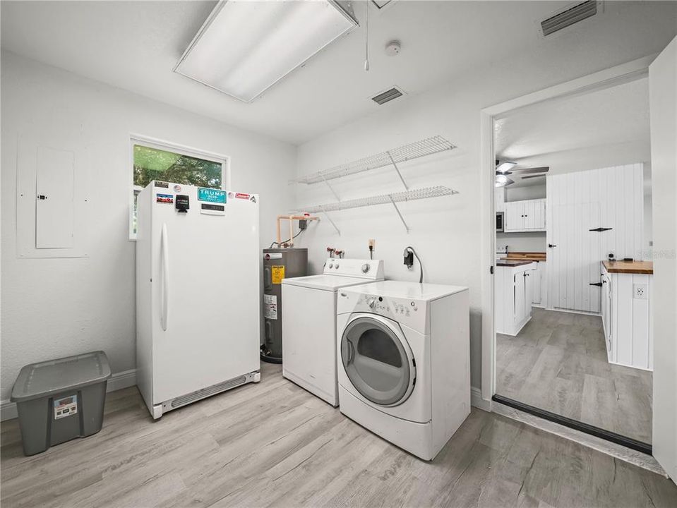 For Sale: $425,000 (3 beds, 2 baths, 1284 Square Feet)