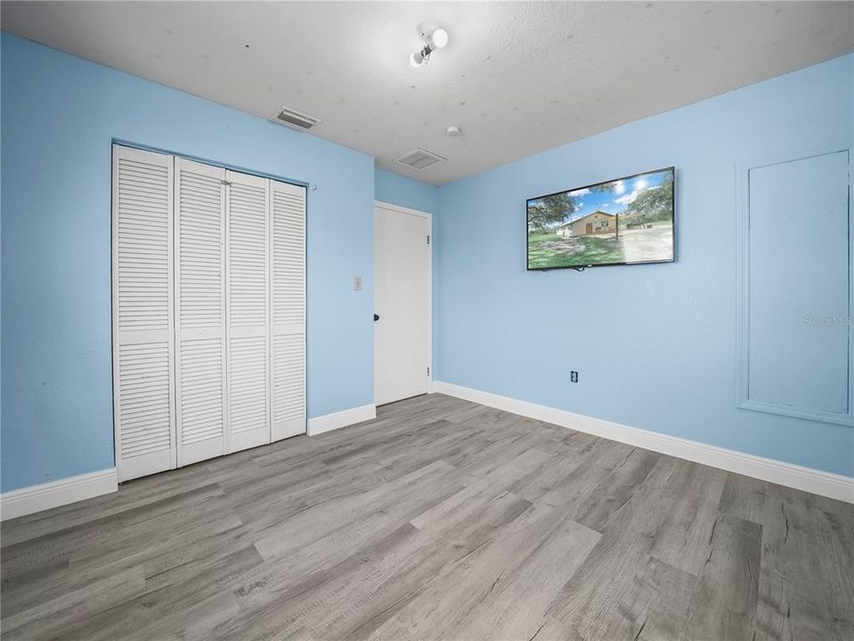 For Sale: $425,000 (3 beds, 2 baths, 1284 Square Feet)