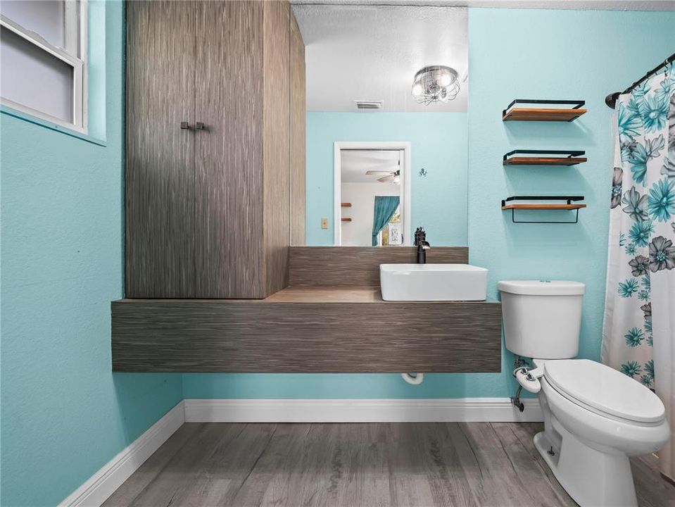 For Sale: $425,000 (3 beds, 2 baths, 1284 Square Feet)