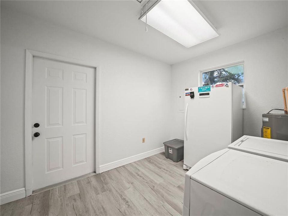 For Sale: $425,000 (3 beds, 2 baths, 1284 Square Feet)