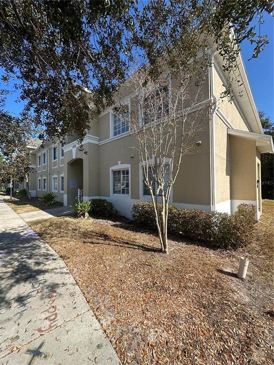 Под контрактом: $160,000 (3 спален, 2 ванн, 1151 Квадратных фут)