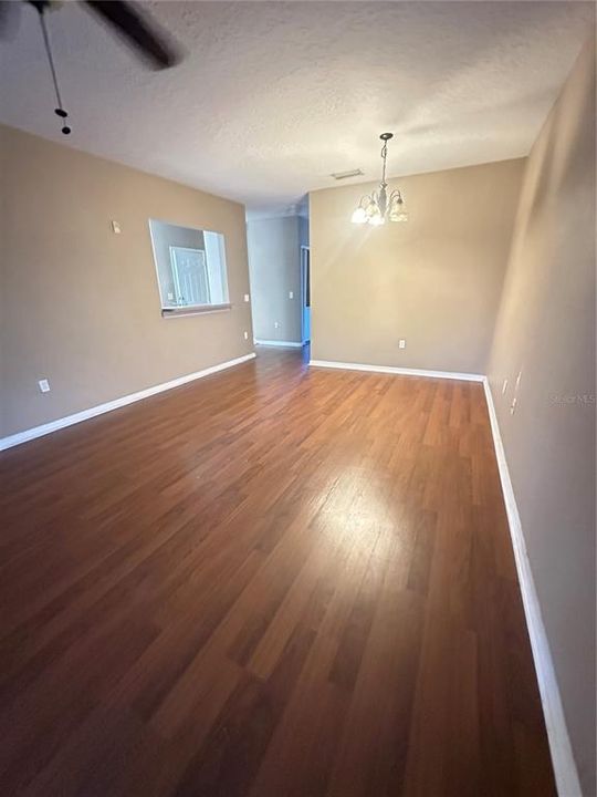 Под контрактом: $160,000 (3 спален, 2 ванн, 1151 Квадратных фут)