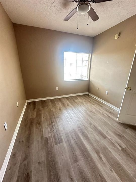 Под контрактом: $160,000 (3 спален, 2 ванн, 1151 Квадратных фут)