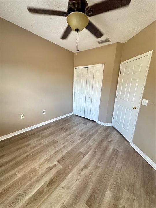 Под контрактом: $160,000 (3 спален, 2 ванн, 1151 Квадратных фут)