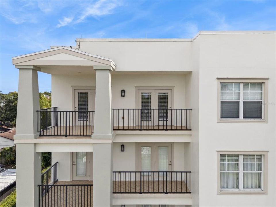 For Sale: $869,000 (3 beds, 2 baths, 2399 Square Feet)