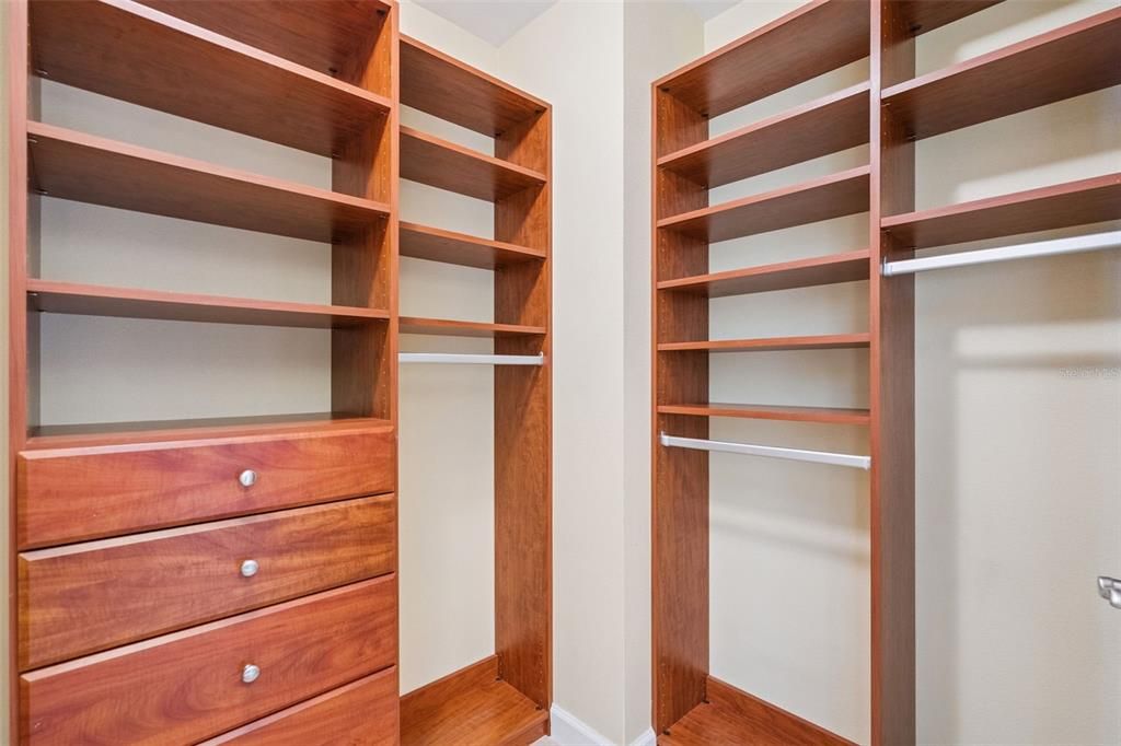 For Sale: $869,000 (3 beds, 2 baths, 2399 Square Feet)