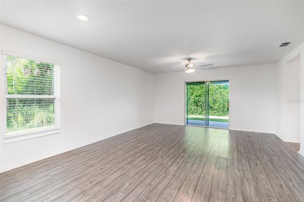 Activo con contrato: $294,900 (4 camas, 2 baños, 1851 Pies cuadrados)