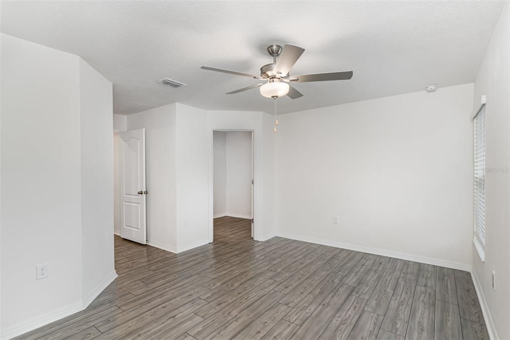 Activo con contrato: $294,900 (4 camas, 2 baños, 1851 Pies cuadrados)