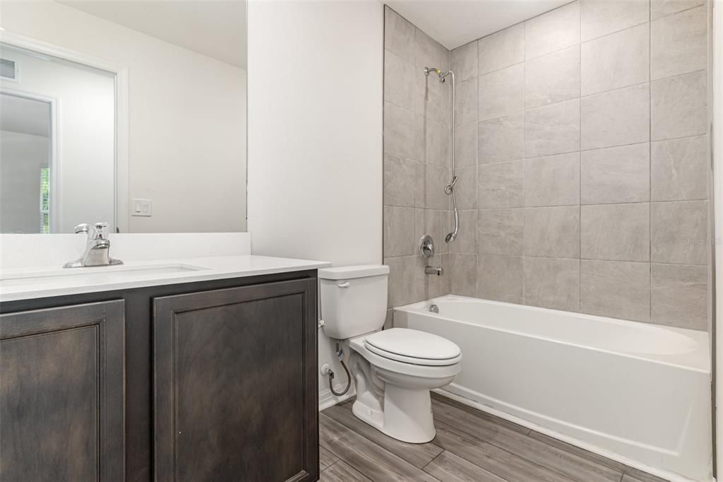 Activo con contrato: $294,900 (4 camas, 2 baños, 1851 Pies cuadrados)