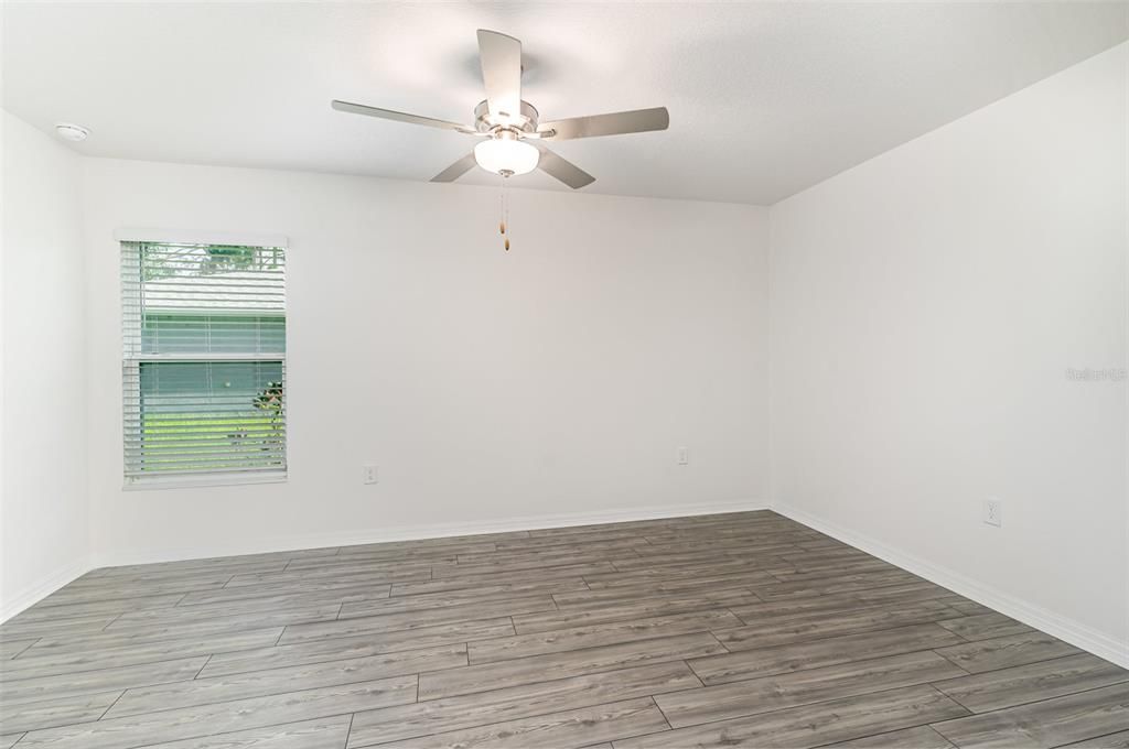 Activo con contrato: $294,900 (4 camas, 2 baños, 1851 Pies cuadrados)