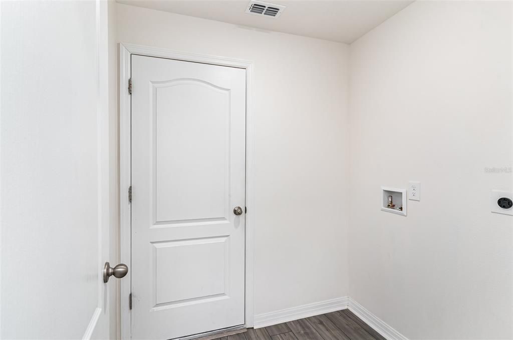 Activo con contrato: $294,900 (4 camas, 2 baños, 1851 Pies cuadrados)