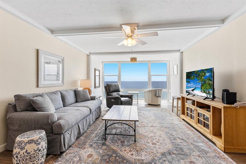 For Sale: $1,095,000 (2 beds, 2 baths, 1057 Square Feet)