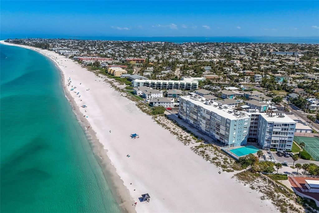 En Venta: $949,900 (2 camas, 2 baños, 1057 Pies cuadrados)