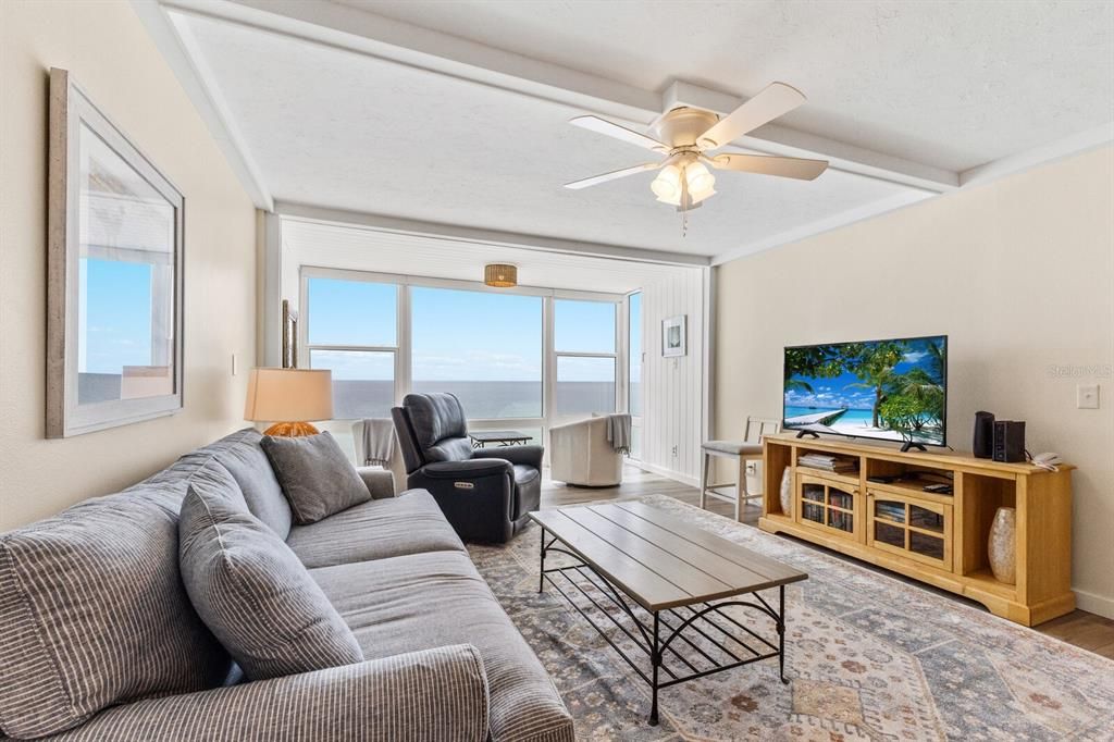 For Sale: $1,095,000 (2 beds, 2 baths, 1057 Square Feet)