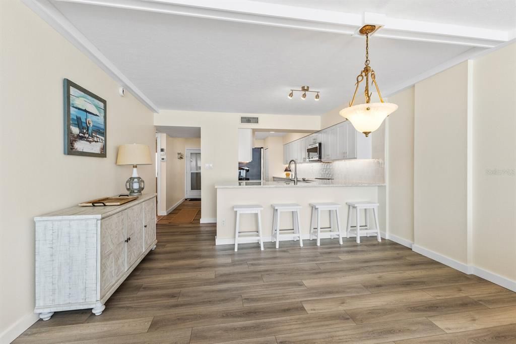 For Sale: $1,095,000 (2 beds, 2 baths, 1057 Square Feet)