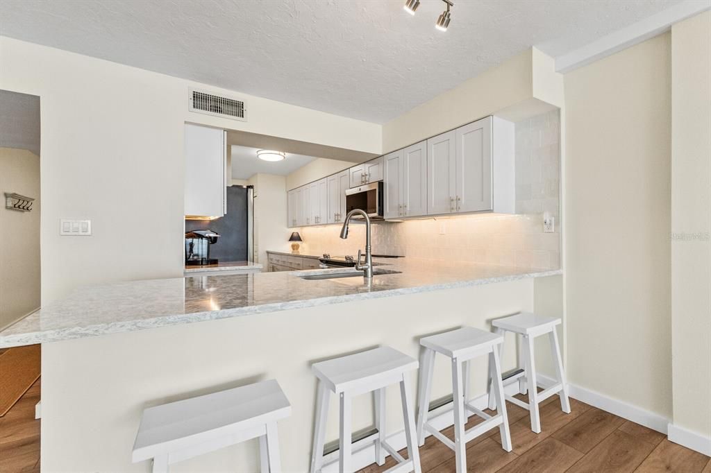 For Sale: $1,095,000 (2 beds, 2 baths, 1057 Square Feet)