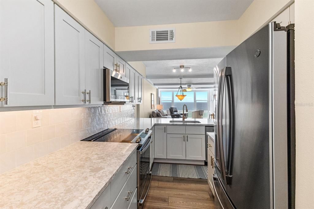 For Sale: $1,095,000 (2 beds, 2 baths, 1057 Square Feet)